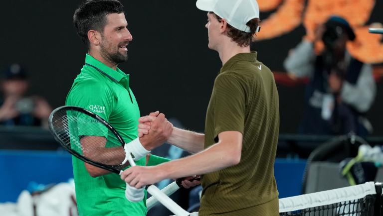 Sinner sconfitto, Djokovic vola in finale con Alcaraz