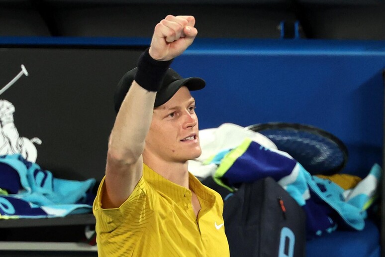 Sinner piega Shelton in 3 set, ora Djokovic in semifinale!