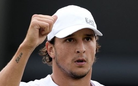 Darderi, vittoria contro Garin con l’incubo mal di pancia