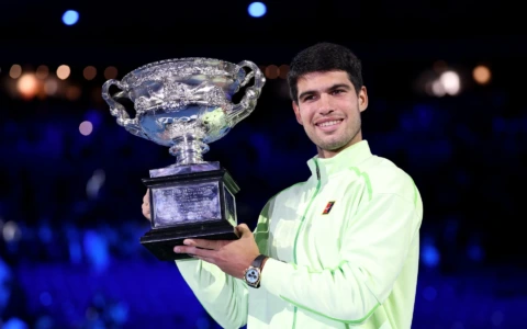 Alcaraz scappa nel ranking, ma Sinner prepara la rimonta