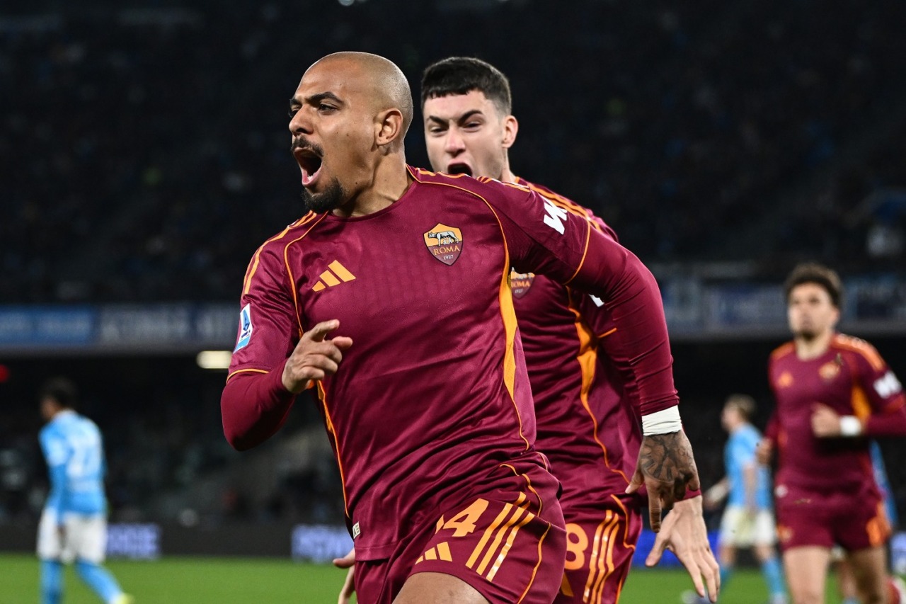 Malen, doppietta show al Maradona: la Roma se lo gode