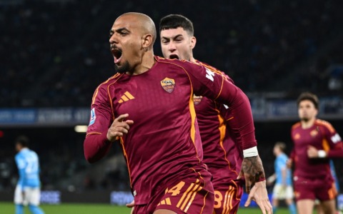 Malen, doppietta show al Maradona: la Roma se lo gode