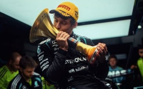 Valentino Rossi: “Che emozione veder vincere Antonelli”