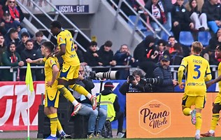 Il Verona vince e si rilancia, un punto a testa tra Fiorentina e Parma