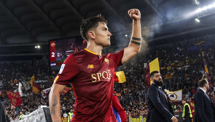 Roma, Dybala si opera al ginocchio: i tempi di recupero