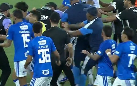 Clamoroso in Brasile, 23 espulsi nella finale del campionato