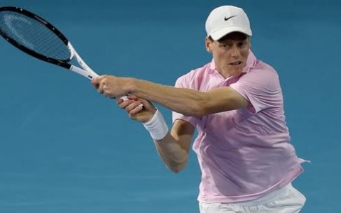 Sinner vola ai quarti a Miami