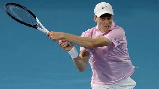 Sinner vola ai quarti a Miami