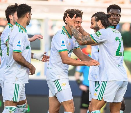 La Roma espugna Bologna e va a meno 2 dalla Juve