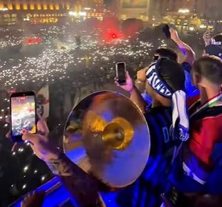 La festa dell’Inter per le strade di Milano