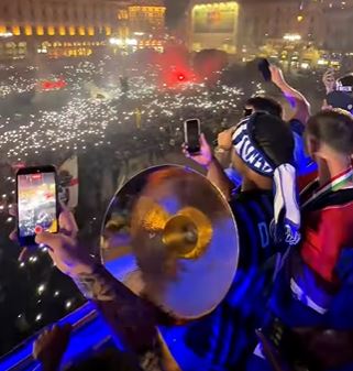 La festa dell’Inter per le strade di Milano