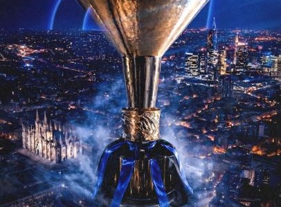 Inter, festa scudetto in Duomo fino a notte fonda