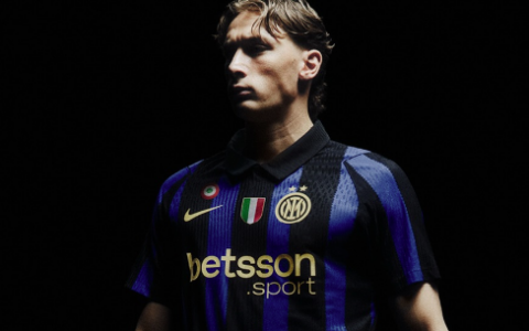 L’Inter ha presentato la prima maglia per la stagione 2026/27