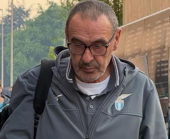 Sarri e il derby alle 12.30: “Mi siedo in panchina, poi mi alzo e vado via”
