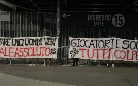 Striscioni a San Siro: “Ibra male assoluto”