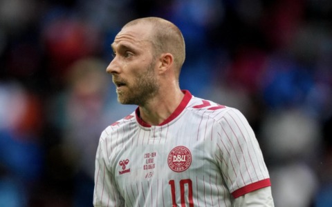 Paura per Eriksen: malore in campo durante Danimarca-Ucraina